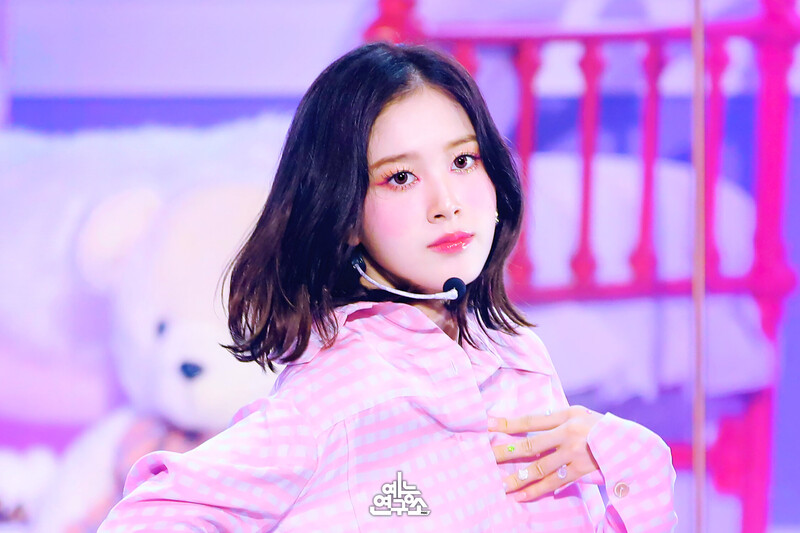 220723 STAYC 'BEAUTIFUL MONSTER' at Music Core documents 14