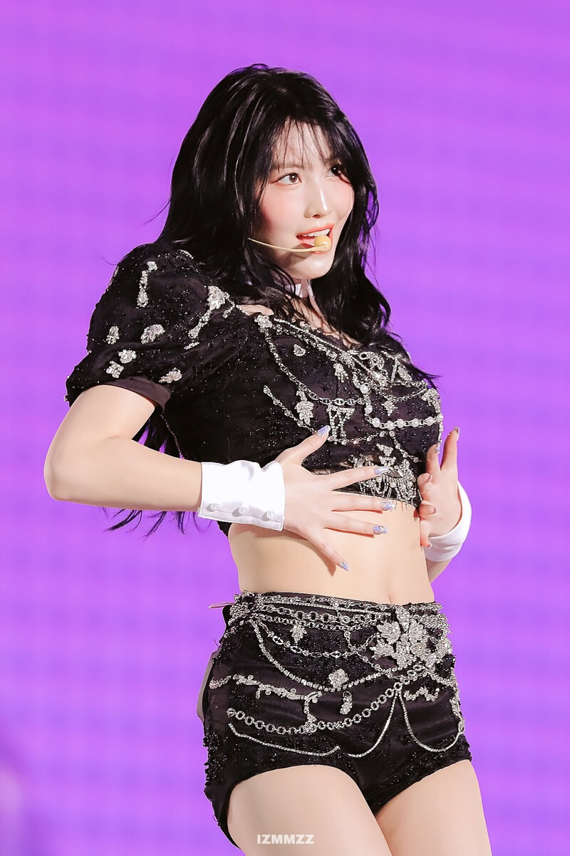 230416 TWICE Momo - ‘READY TO BE’ World Tour in Seoul Day 2 documents 2