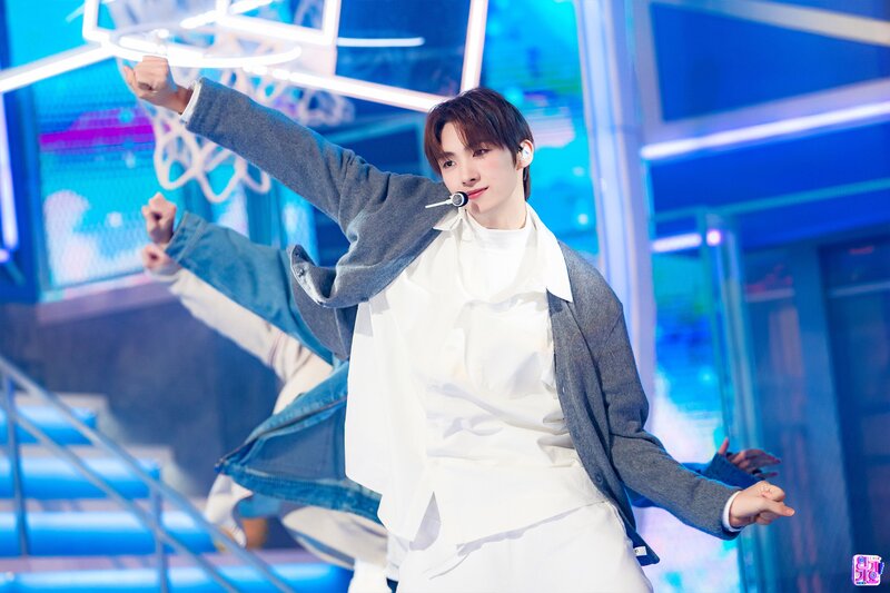 240128 TWS Youngjae - 'Plot Twist' and 'Oh Mymy: 7'  at Inkigayo documents 2