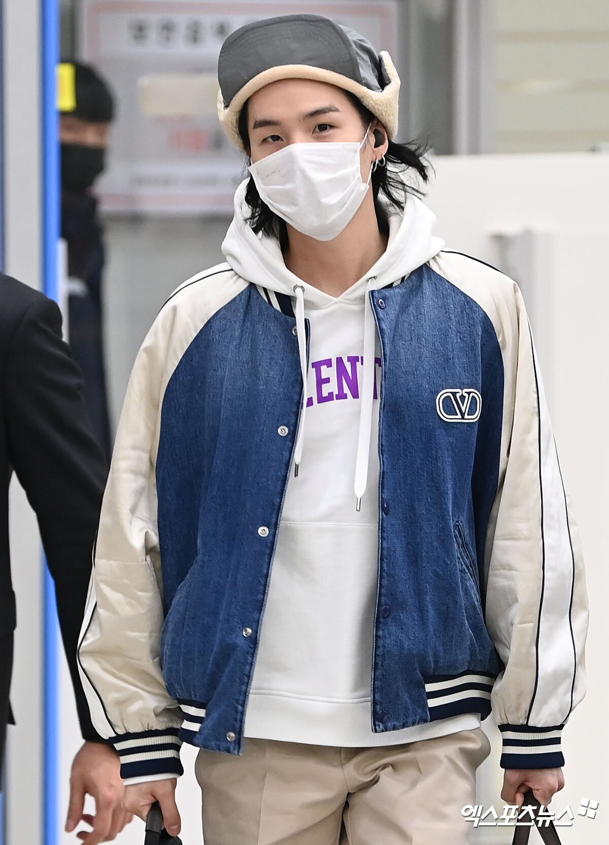 BTS star Suga struts around the airport in style donning crewneck sweater  worth Rs 89,000