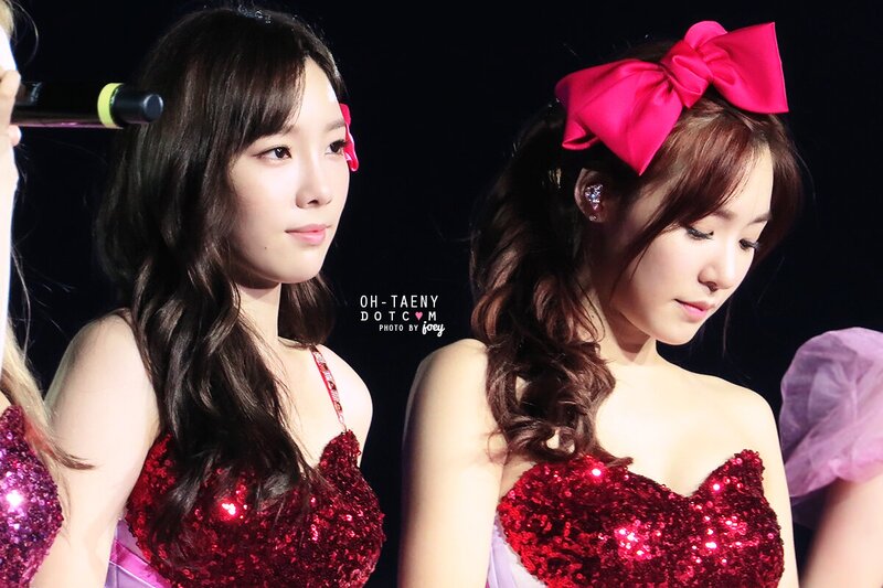 131109 Girls' Generation at Girls & Peace in Hong Kong documents 9