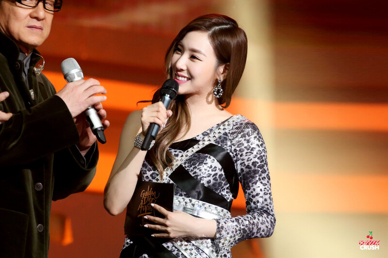 150115 Girls' Generation Tiffany at Golden Disk Awards documents 1