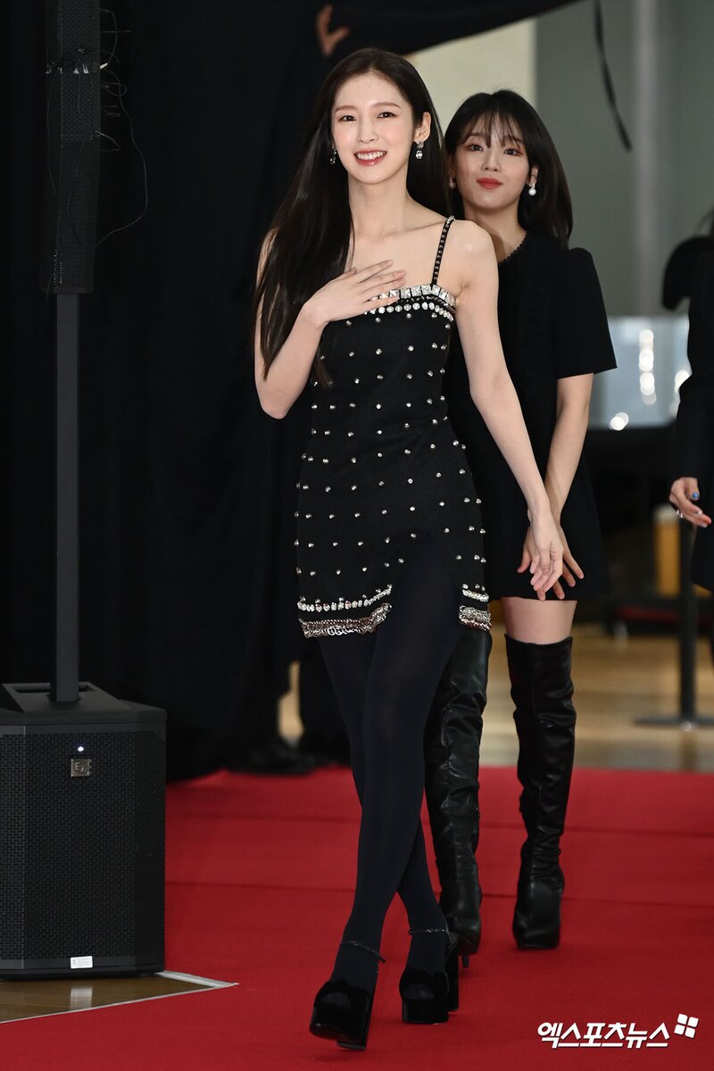 211028 Korean Popular Culture and Art Awards Red Carpet - OH MY GIRL Arin documents 4
