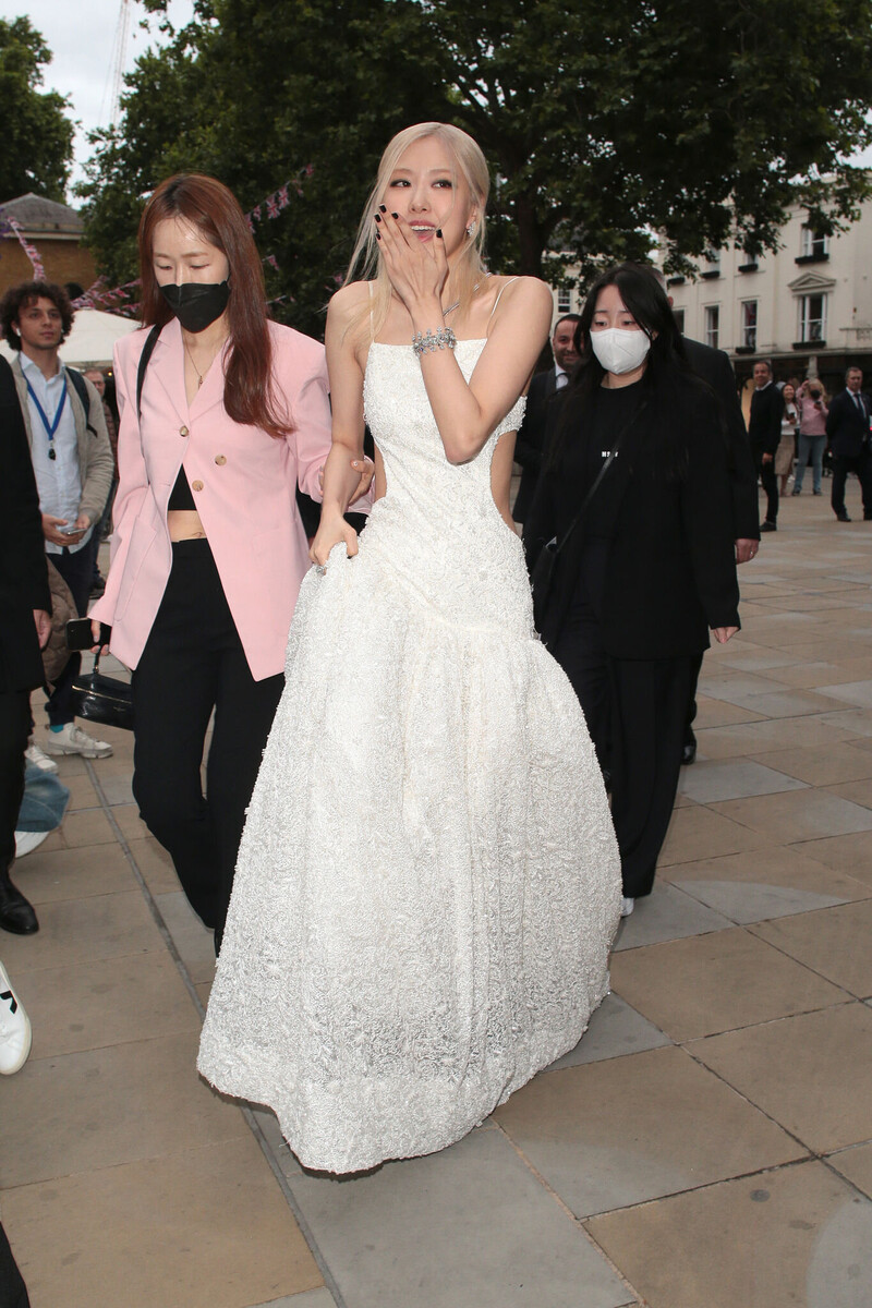 220610 BLACKPINK Rosé at Tiffany & Co. Vision & Virtuosity Exhibition in Saatchi Gallery London documents 4