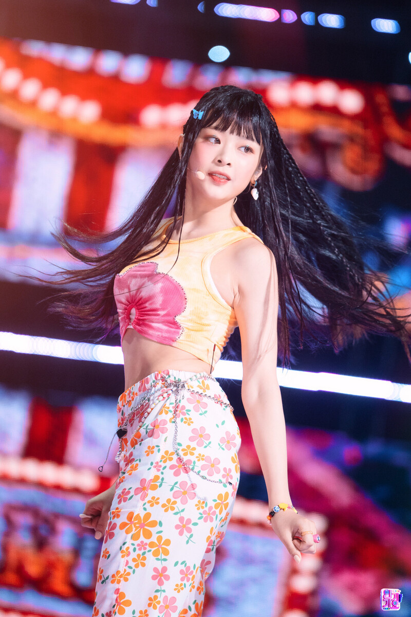 220821 NewJeans Hanni - 'Attention' at Inkigayo documents 6