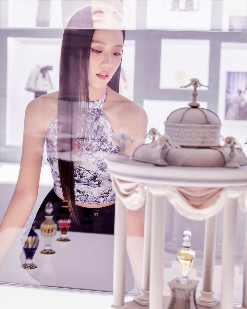 230505 JISOO- MISS DIOR Exhibition at Seoul documents 4