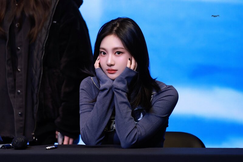 231205 Ningning at Fansign Event documents 11