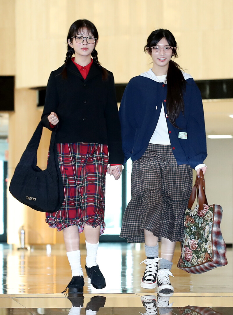 241011 IVE Rei & Leeseo at Gimpo International Airport documents 2