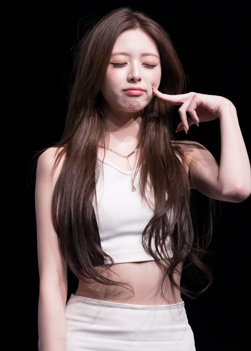 241108 ITZY Yuna - Makestar Fansign & Music Bank Commute documents 3