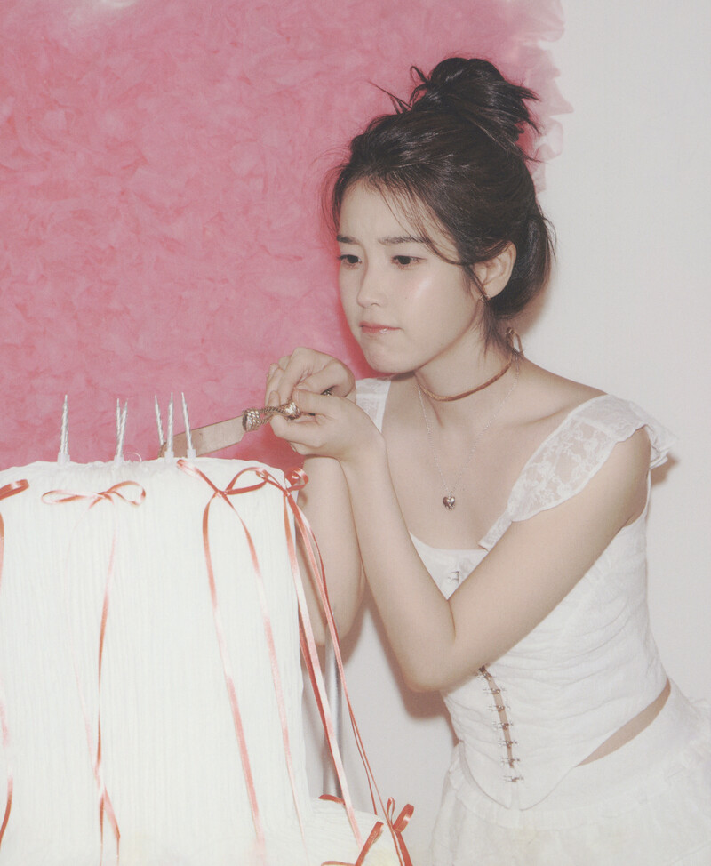 IU - 7th Official Fanclub Kit "UAENA" (Scans) documents 4