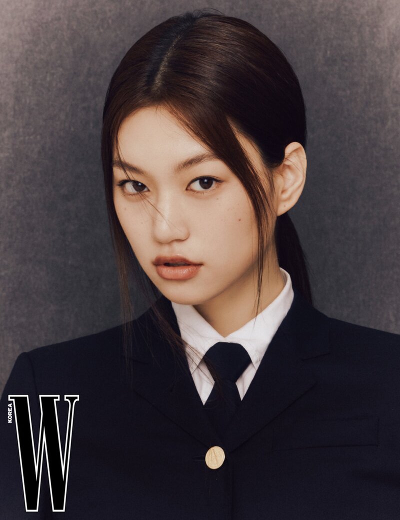 Weki Meki for W Korea Magazine December 2021 Issue documents 4