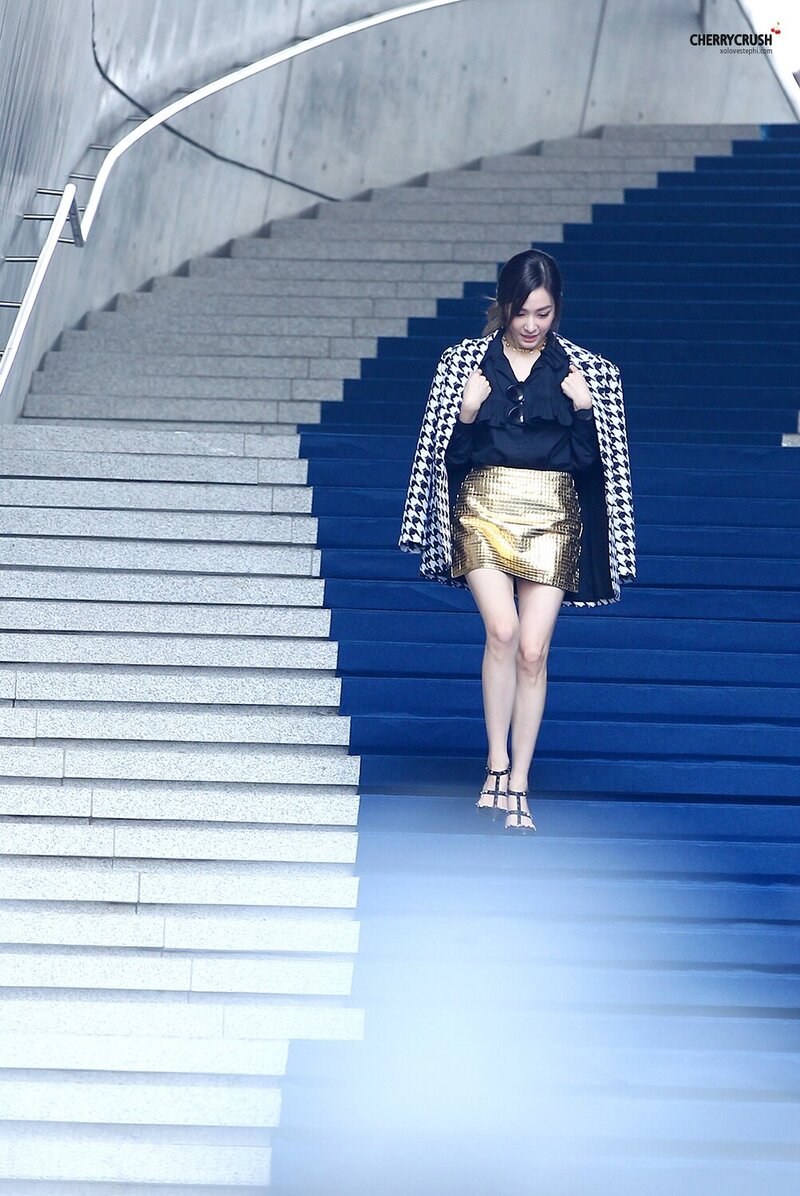 151018 Girls' Generation Tiffany at 'Push Button' Seoul Fashion Week documents 6