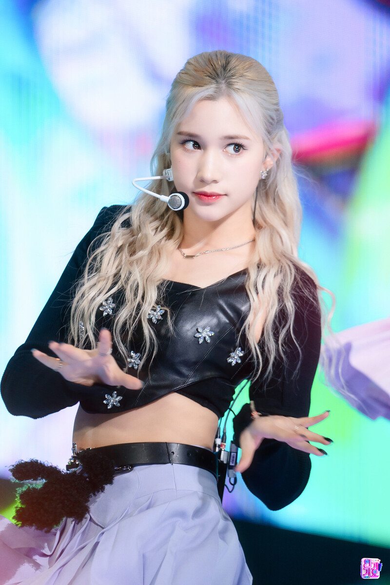 230423 Kep1er Bahiyyih - 'Giddy' at Inkigayo documents 1