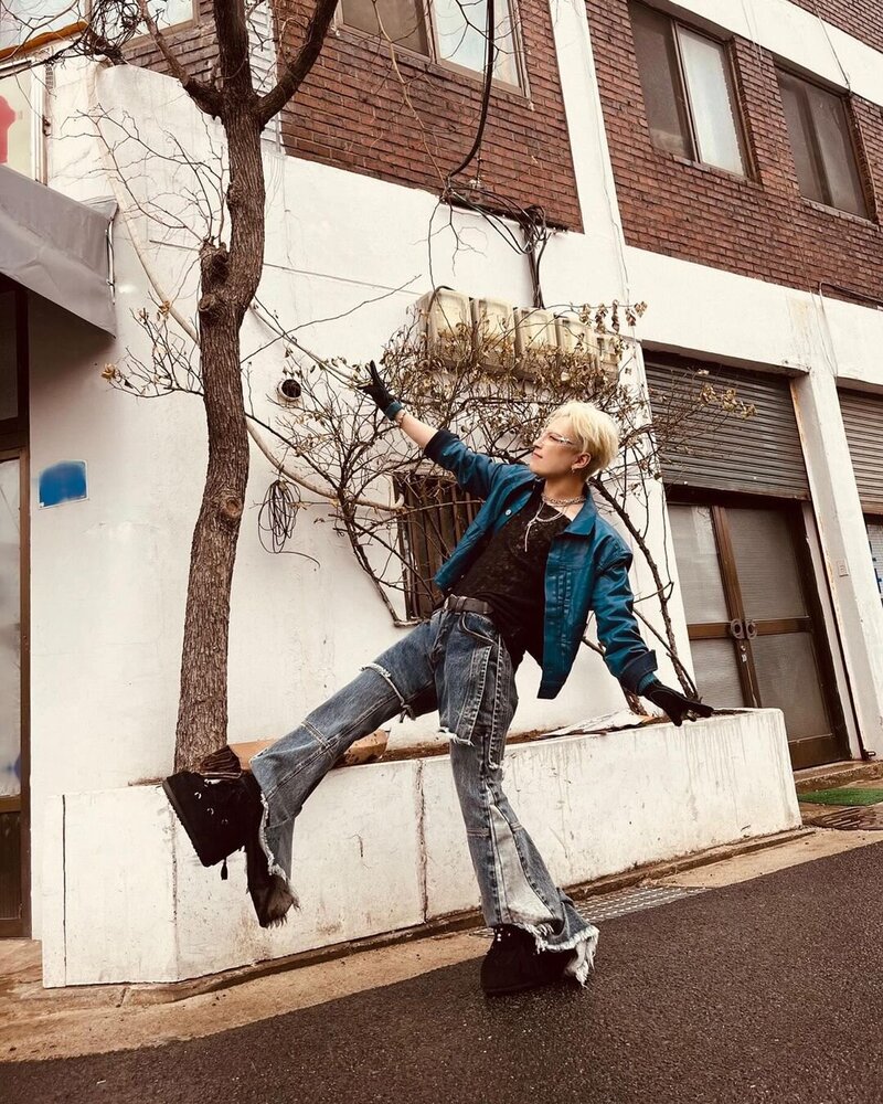 240311 ATEEZ Instagram Update - Hongjoong with Chungha documents 9