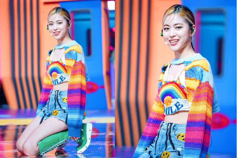 210926 ITZY - 'LOCO' at Inkigayo documents 6