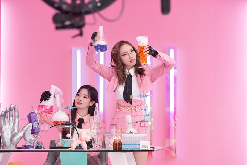 211124 JYP Naver Post - TWICE 'SCIENTIST' Music Video Shoot documents 1