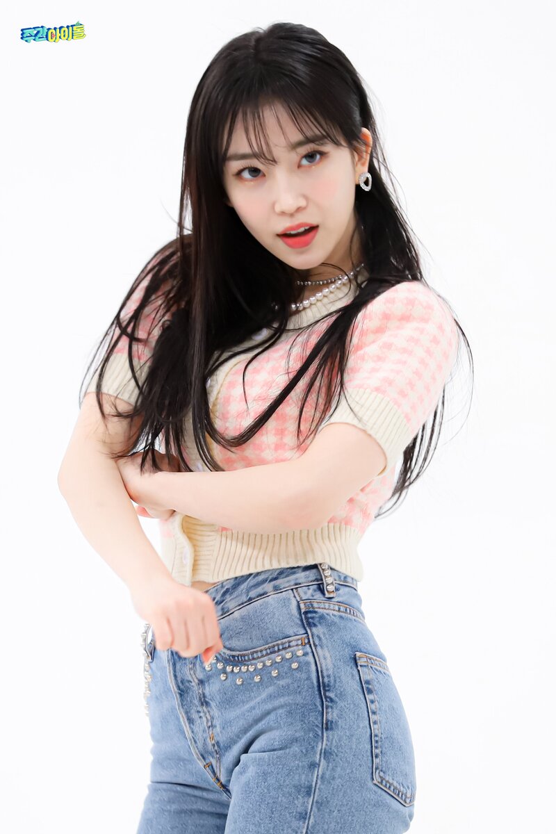 220301 MBC Naver - STAYC at Weekly Idol documents 7
