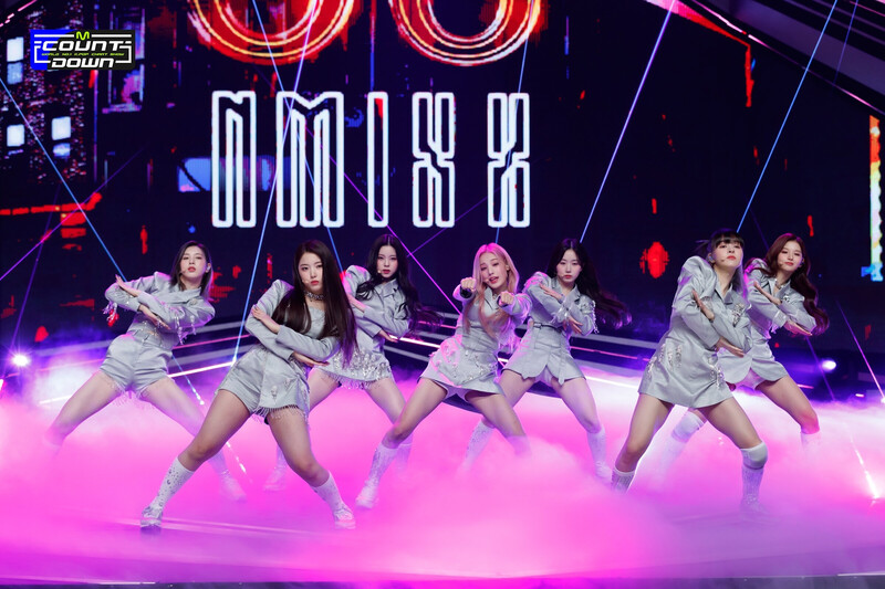 220324 NMIXX - 'O.O' at M Countdown documents 2