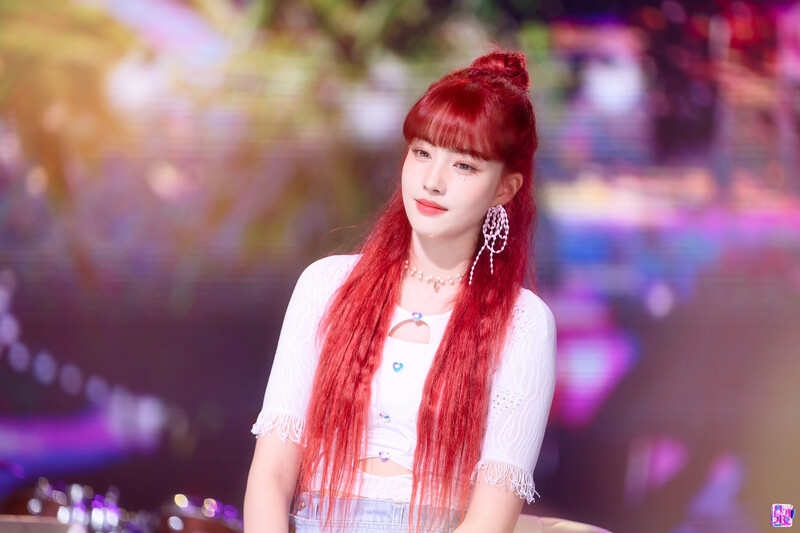 220807 STAYC Yoon 'BEAUTIFUL MONSTER' at Inkigayo documents 2