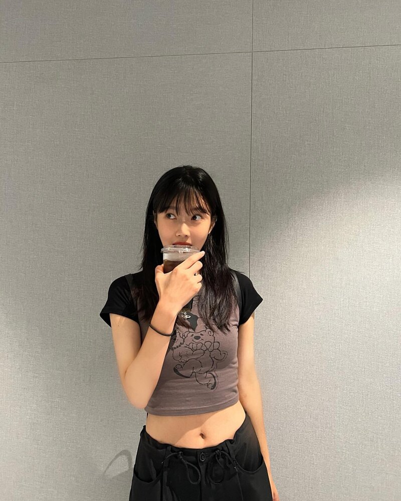 220816 Red Velvet Joy Instagram Update documents 6