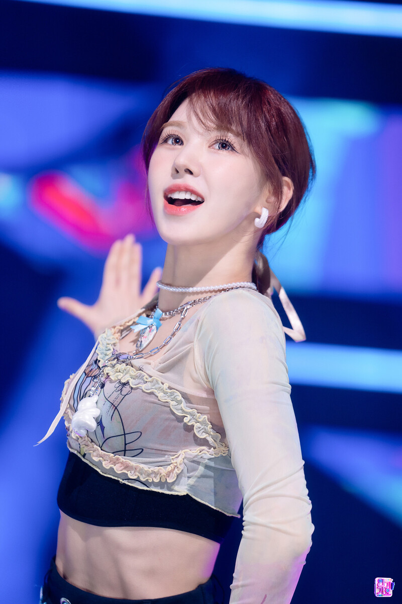 221211 Red Velvet Wendy - ‘Birthday’ at Inkigayo documents 4