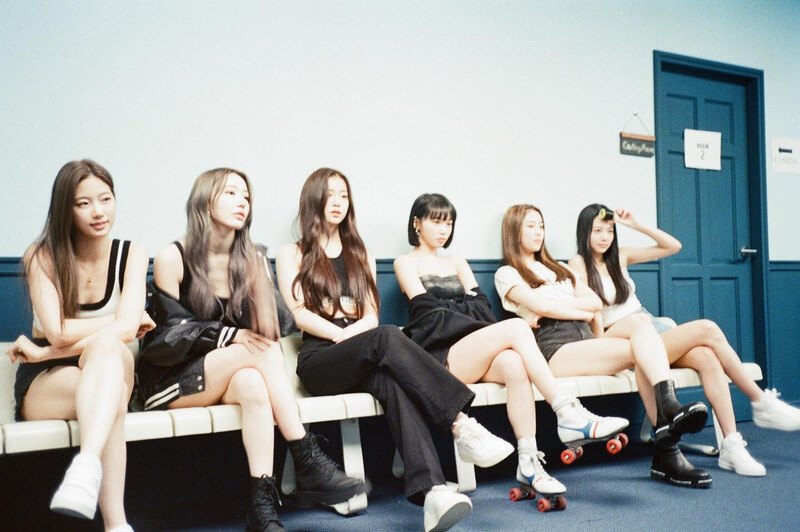 220415 Sakura Instagram Update - LE SSERAFIM Behind the Scenes Polaroid Shots documents 2