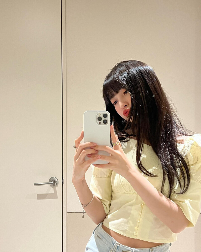 230516 OH MY GIRL Arin Instagram Update documents 6