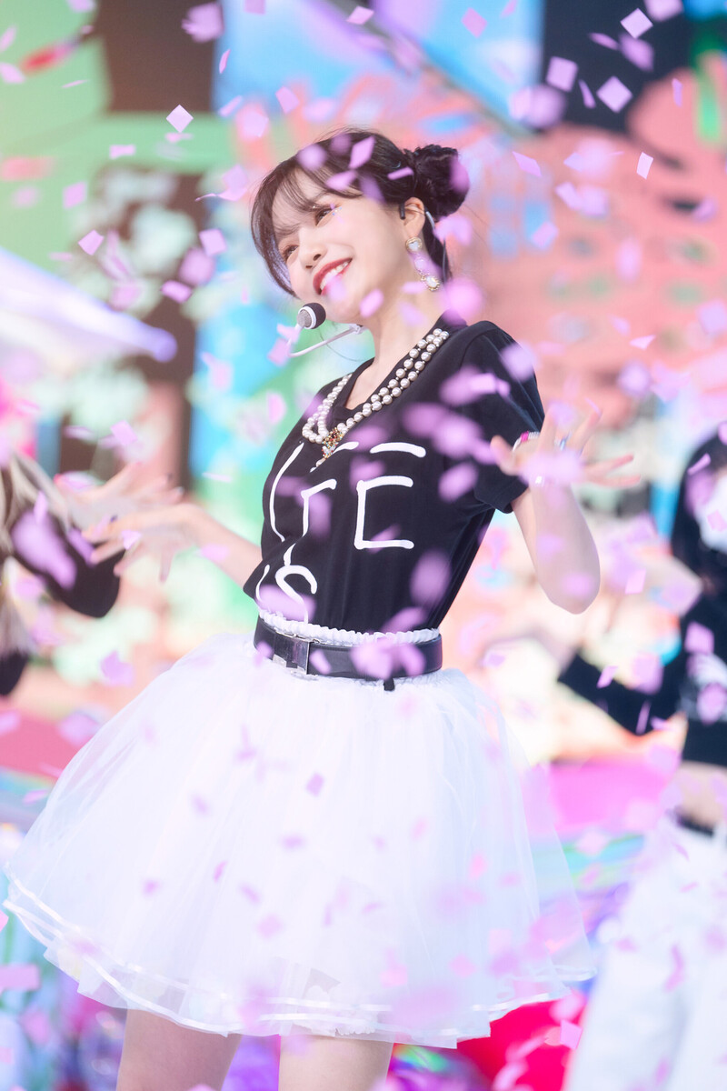 220605 Jo Yuri - 'Love Shhh!' at Inkigayo documents 21