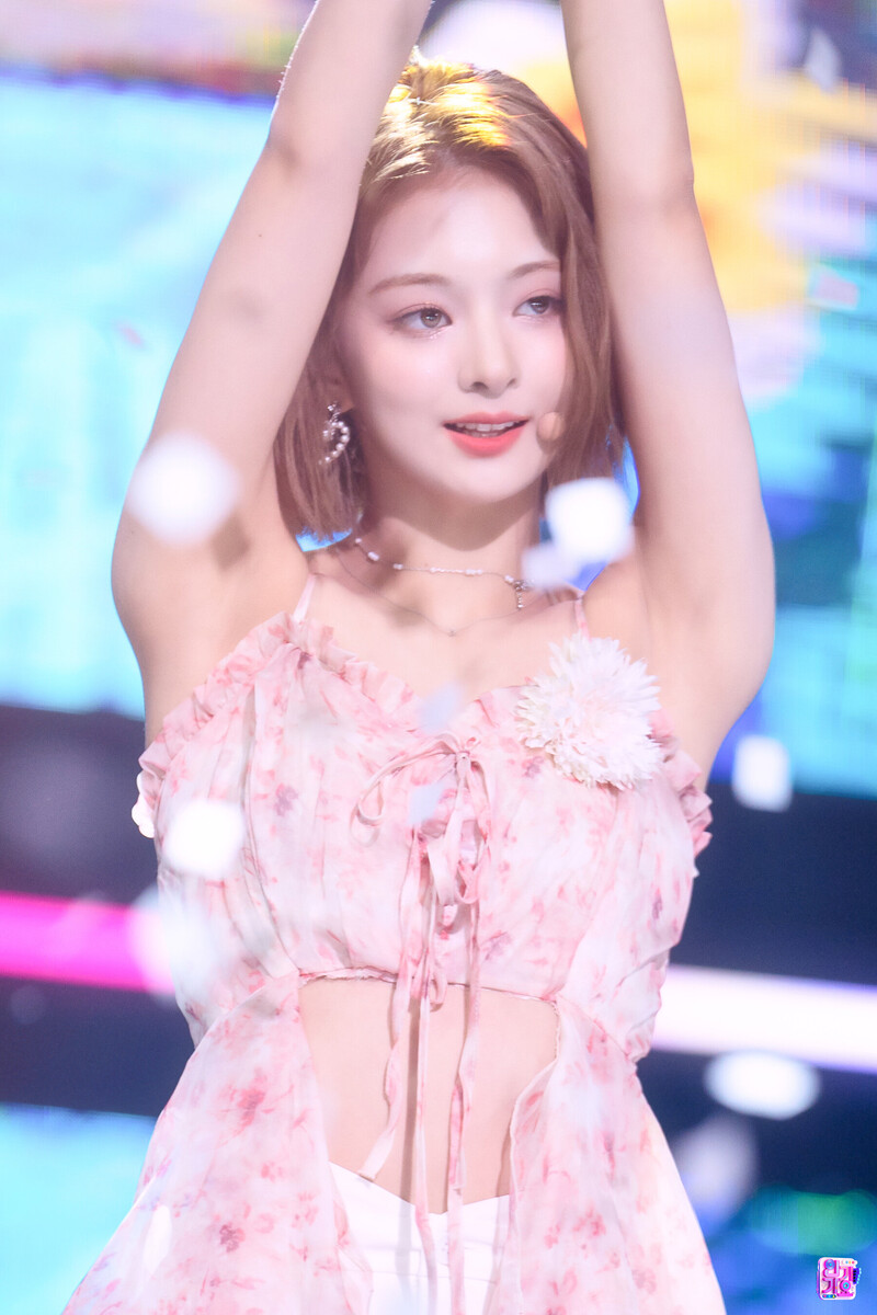 220710 fromis_9 Nagyung - 'Stay This Way' at Inkigayo documents 6