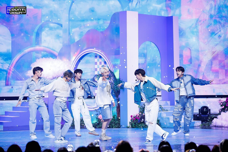 231012 ONF - 'Love Effect (바람이 분다)' at M COUNTDOWN documents 11