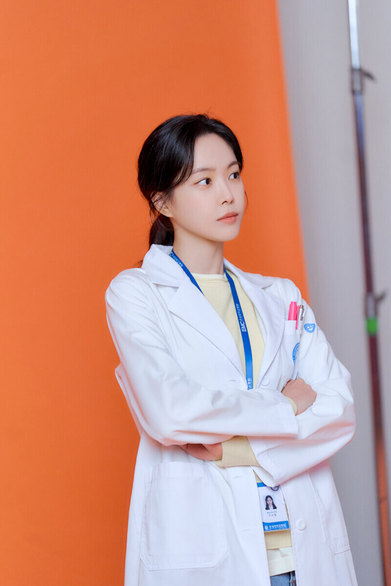 220102 YG Stage Naver Post - Naeun - 'Ghost Doctor' Behind documents 7