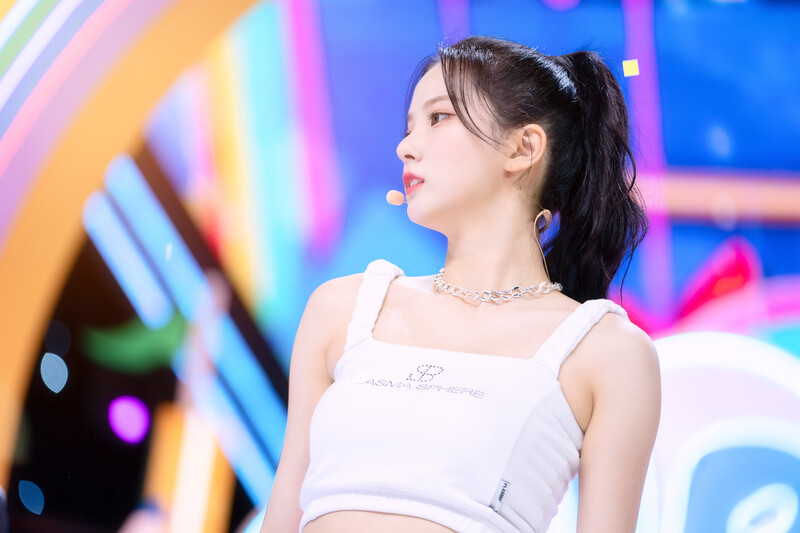 220703 Kep1er Yujin 'Up!' at Inkigayo documents 8