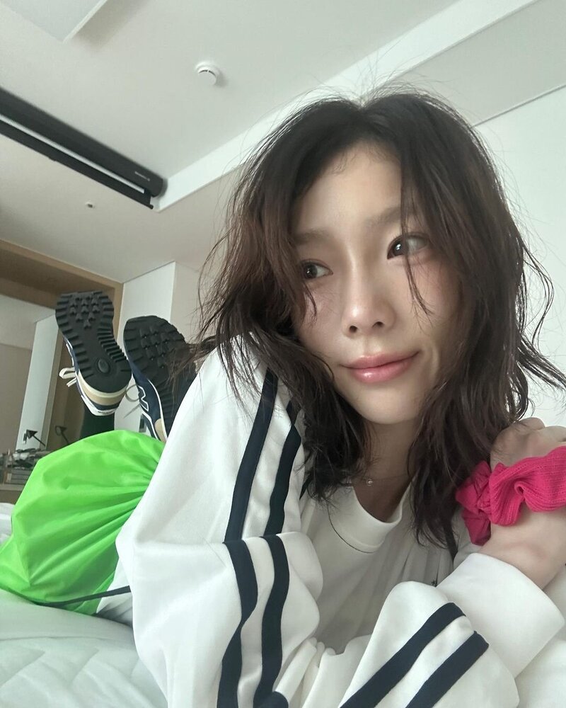 230526 SNSD Taeyeon Instagram Update documents 5