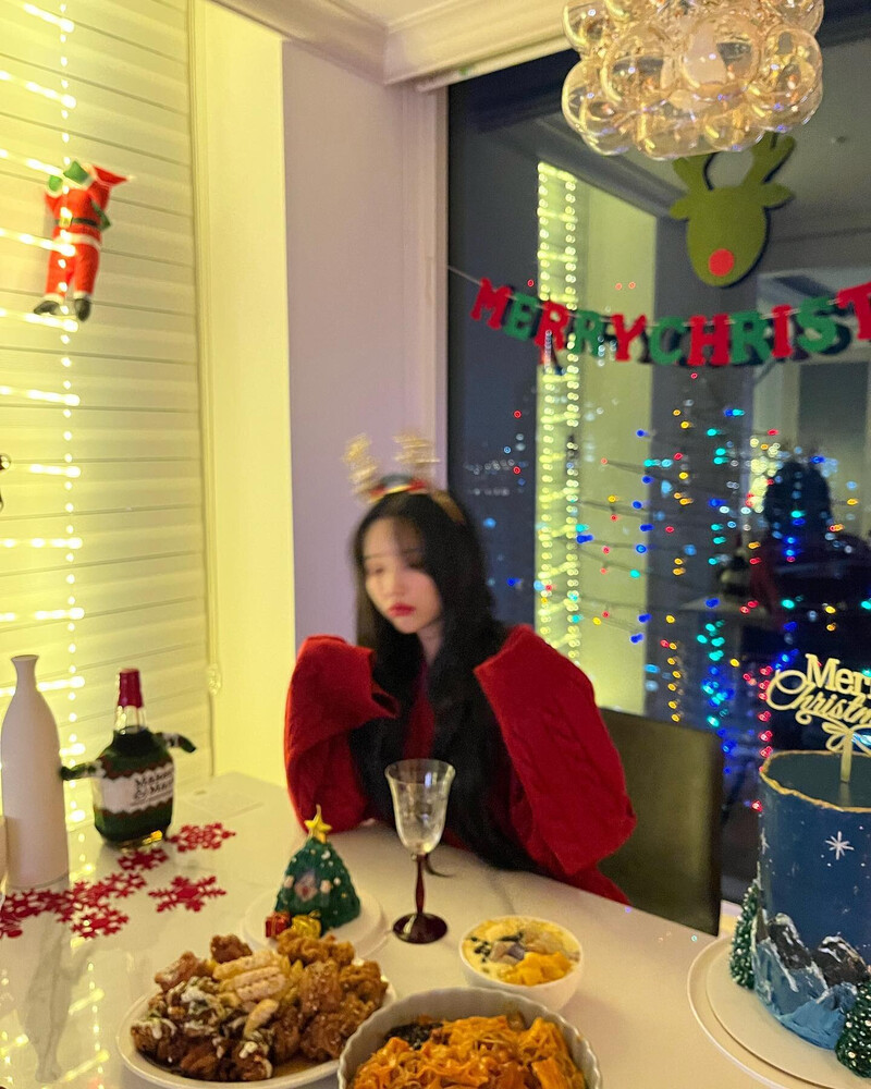 231227 - SOYEON Instagram Update documents 8