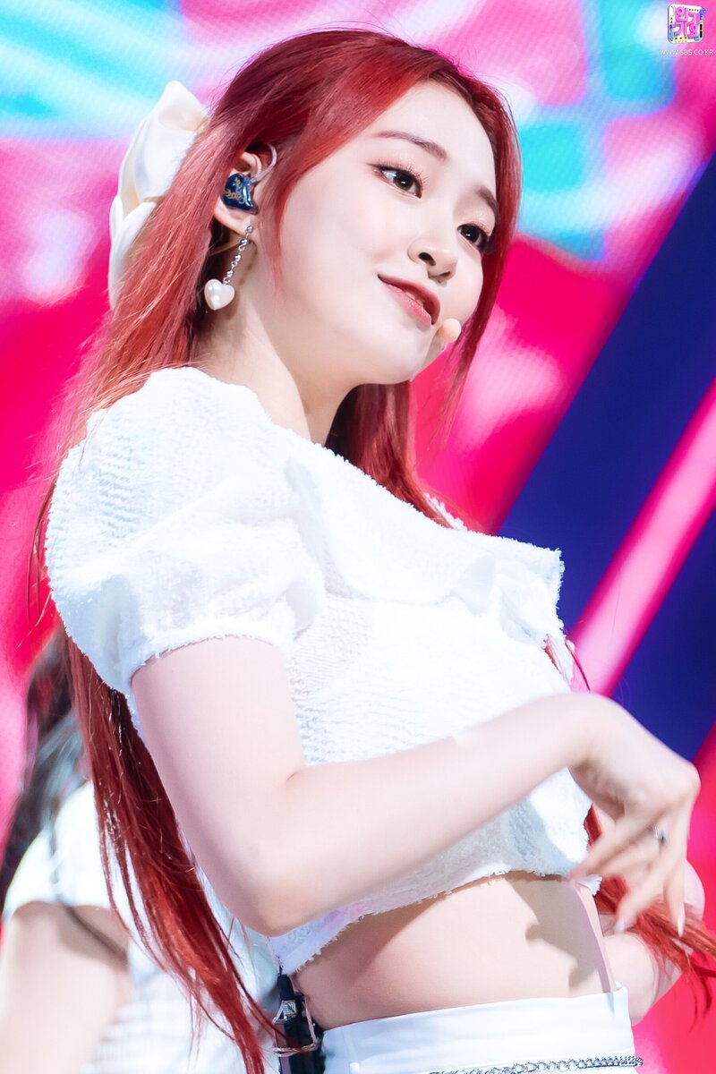 210829 Weeekly - 'Holiday Party' at Inkigayo documents 9