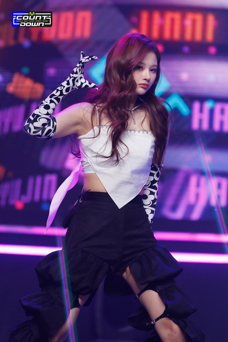 220331 NMIXX - 'TANK' at M Countdown documents 15