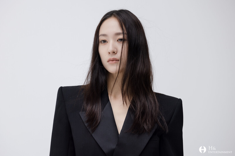 221127 H& Naver Post - Krystal - Prestige Magazine Photoshoot Behind documents 3