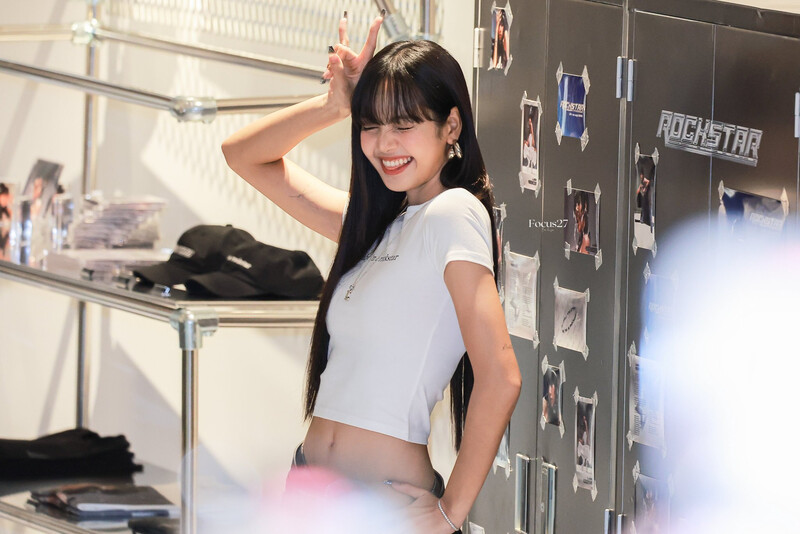 240714 LISA - ‘ROCKSTAR’ POP-UP STORE IN SEOUL documents 1