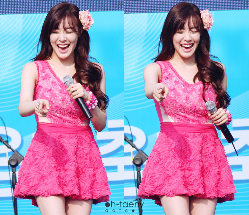 130525 Girls' Generation Tiffany at Kyungbok High School Festival documents 1