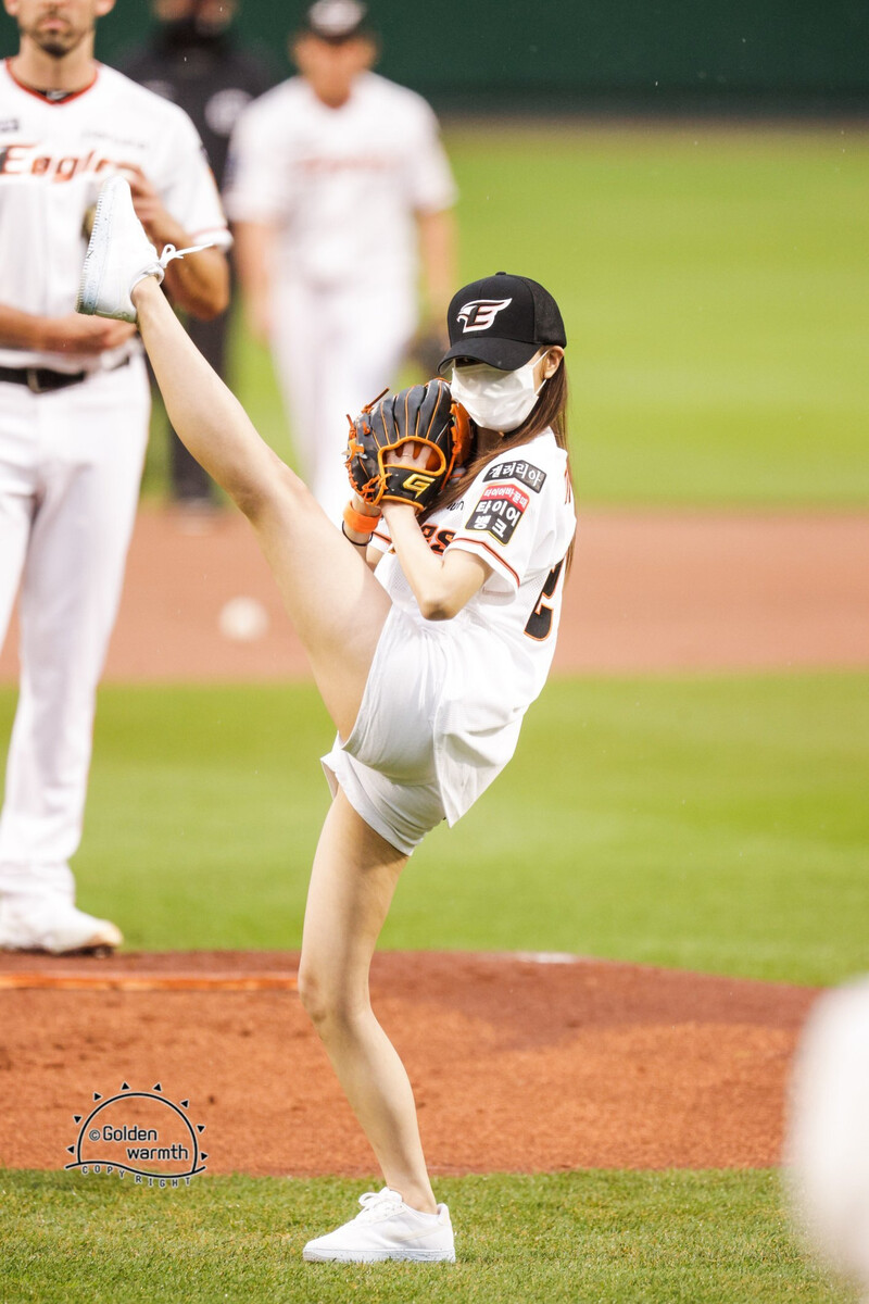 210615 Lovelyz Mijoo - Hanwha Eagles 1st Pitch documents 7