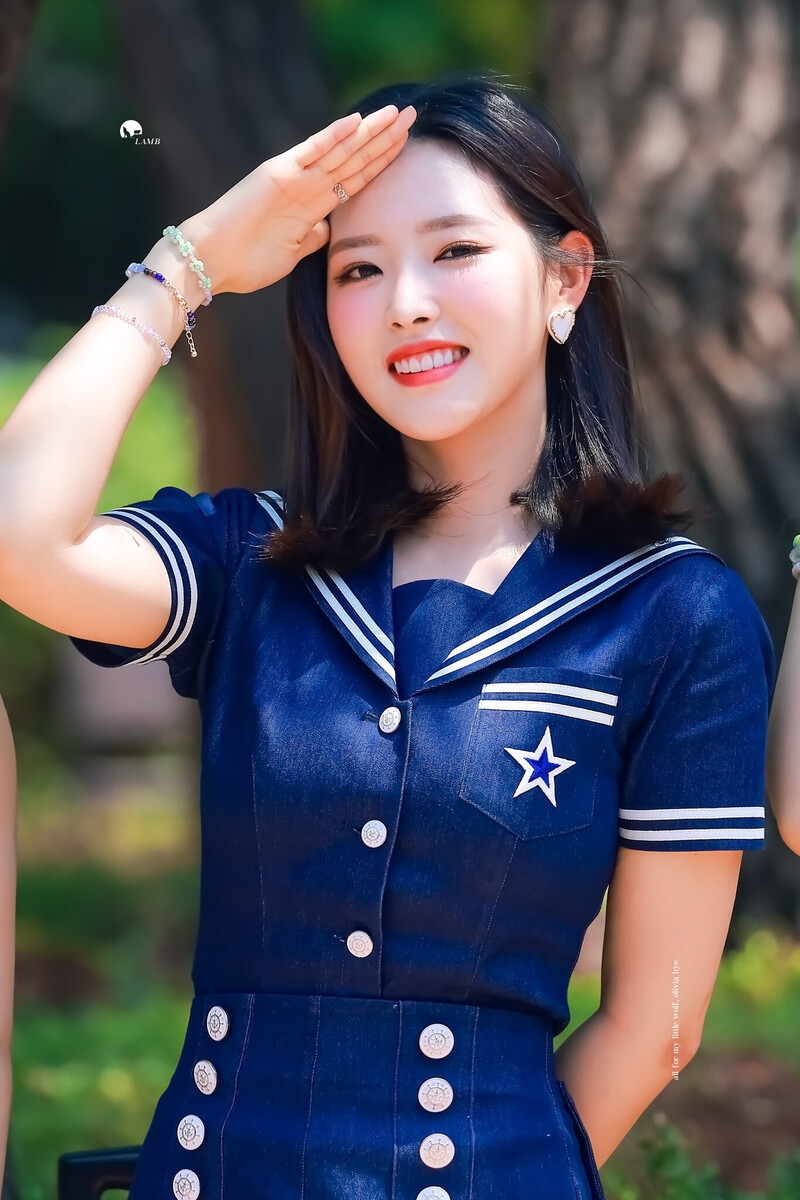 220703 LOONA Olivia Hye documents 5