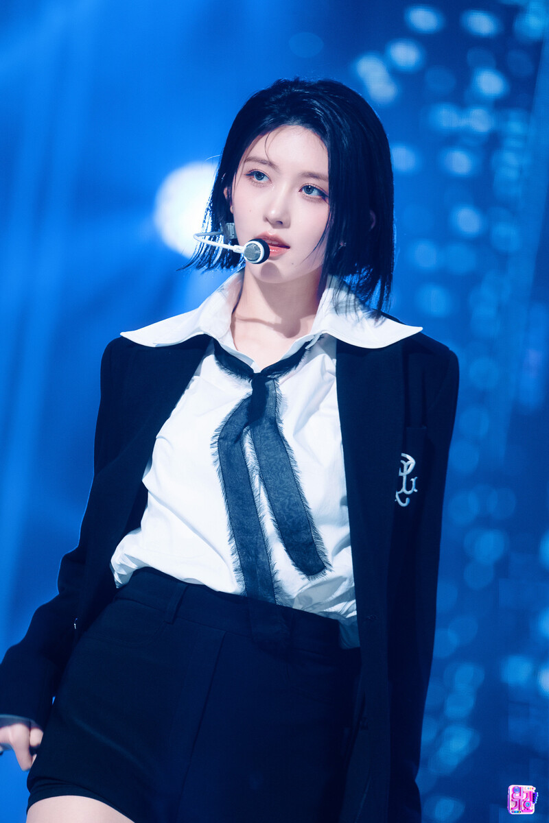 230416 IVE Gaeul - 'Kitsch' + 'I AM' at Inkigayo documents 4