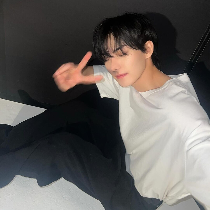 240509 - Hyunjun Instagram Update documents 3