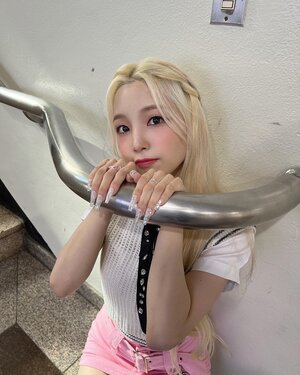 220911 Rocket Punch Instagram Update - Yeonhee