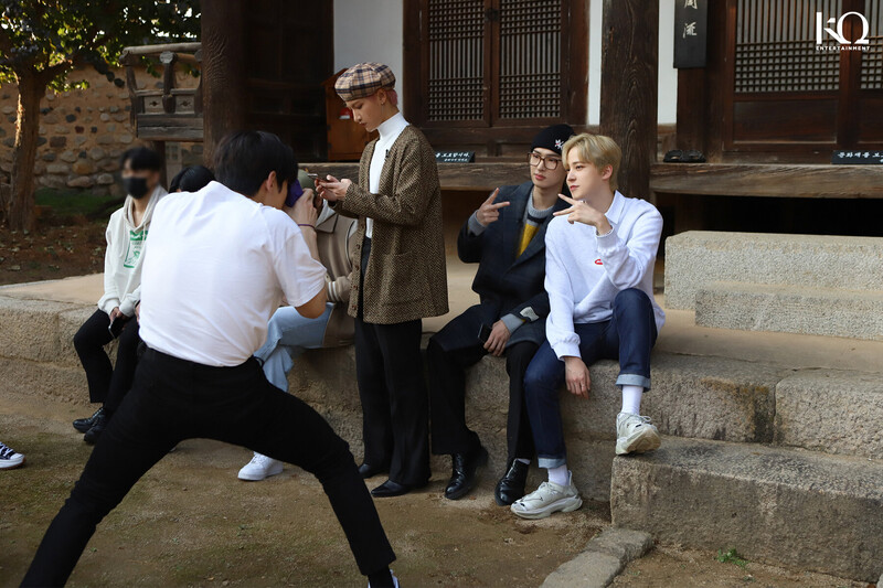 220301 - Naver - Wanted Special Behind The Scenes documents 5