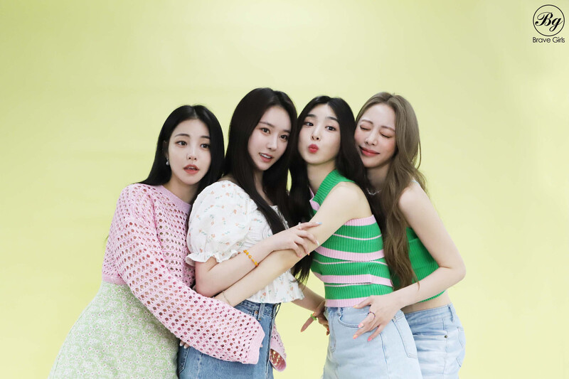 220727 Brave Naver Post - Brave Girls - 'Vanity Teen' Photoshoot documents 2