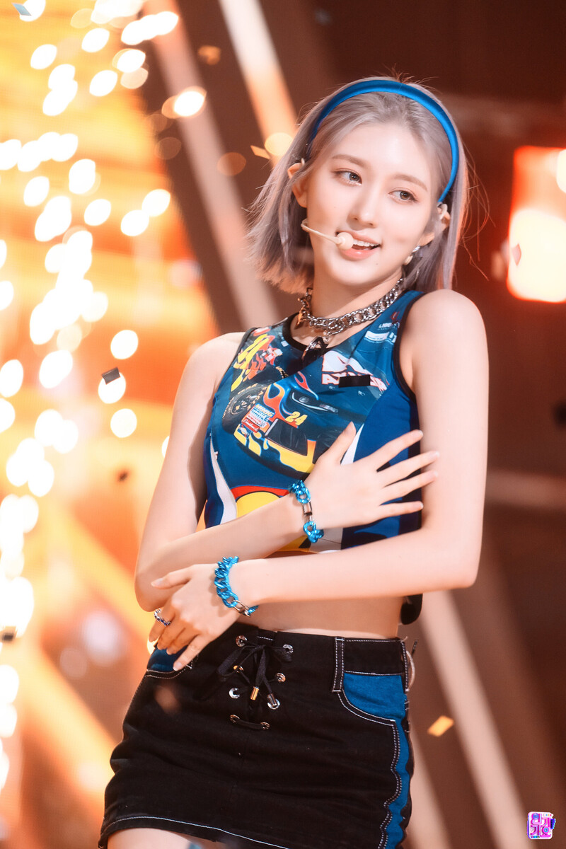 220918 IVE Gaeul - 'After LIKE' at Inkigayo documents 3