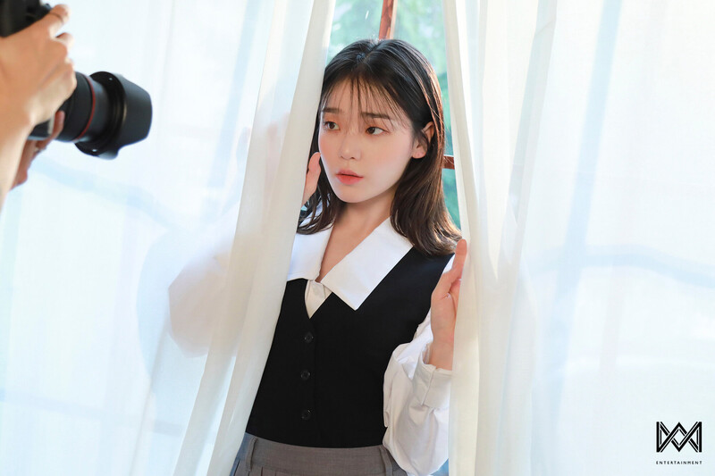 221007 WM Naver Post - OH MY GIRL Sunghee 'Big Issue' Photoshoot documents 16
