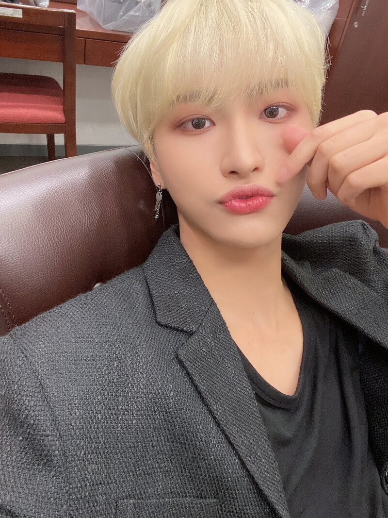 221010 ATEEZ Twitter Update - Seonghwa documents 4