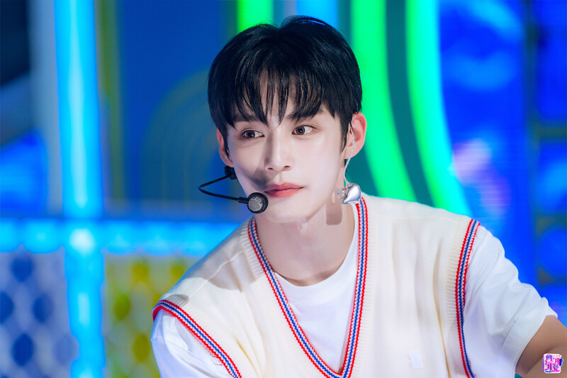 240519 ZEROBASEONE Jiwoong - 'Feel the POP' at Inkigayo documents 1